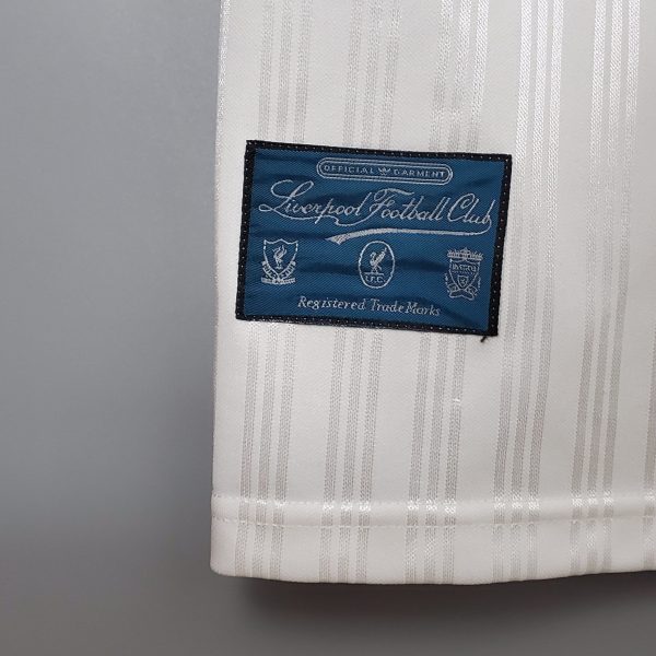 1995-1996 Liverpool away retro kit - Image 3