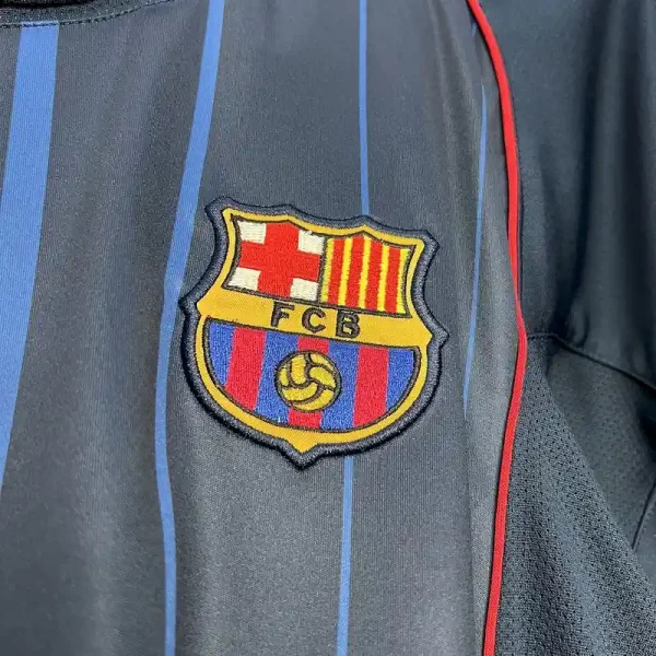 2004-2005 Barcelona Jersey retro kit - Image 3