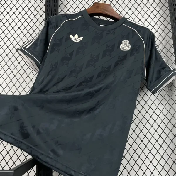 Real Madrid Black Retro Model Soccer retro kit - Image 6