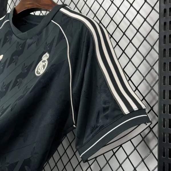 Real Madrid Black Retro Model Soccer retro kit - Image 5