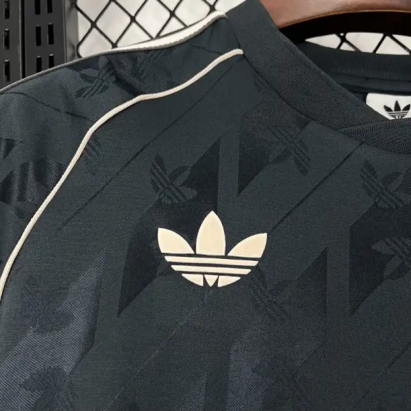 Real Madrid Black Retro Model Soccer retro kit - Image 2