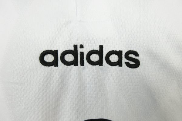 1995-1996 Bayern Munich away kit - Image 4