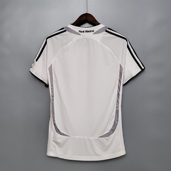 2006-2007 Real Madrid Home retro kit - Image 3