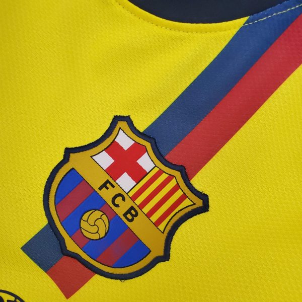 2008/09 Barcelona away kit - Image 3
