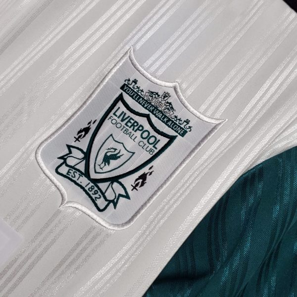 1995-1996 Liverpool away retro kit - Image 2