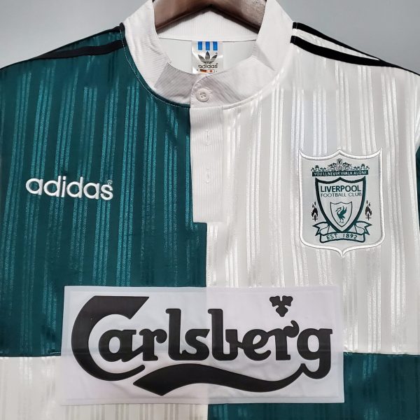 1995-1996 Liverpool away retro kit - Image 4