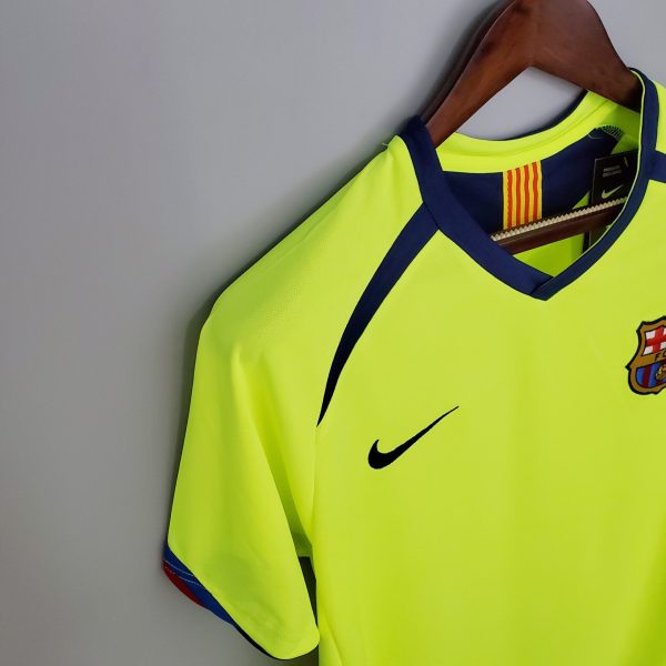2005/06 Barcelona away kit - Image 4
