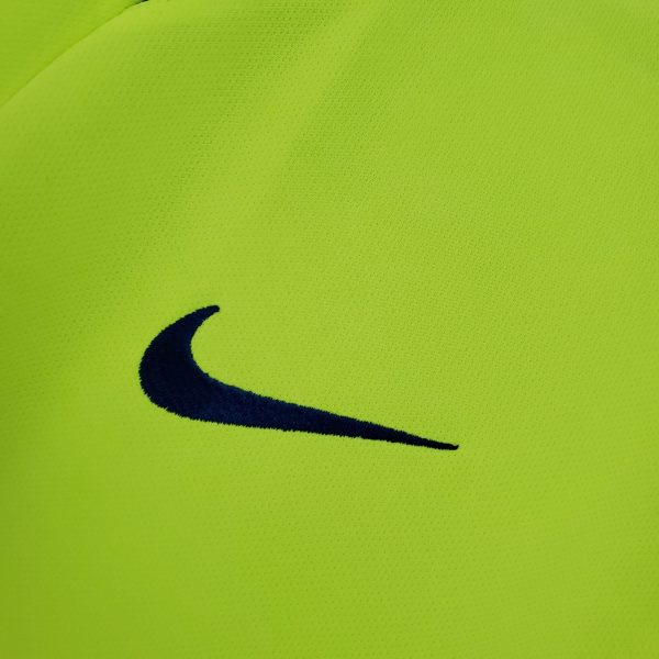 2005/06 Barcelona away kit - Image 5