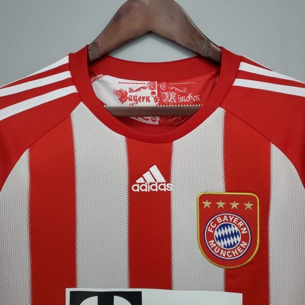 2010/11 Bayern Munich Home kit - Image 6
