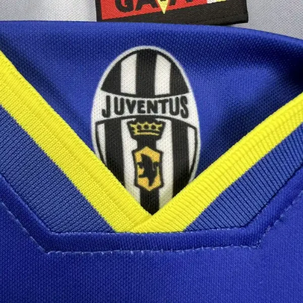 1996-1997 Juventus Jersey retro kit - Image 5