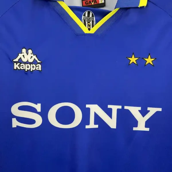 1996-1997 Juventus Jersey retro kit - Image 6