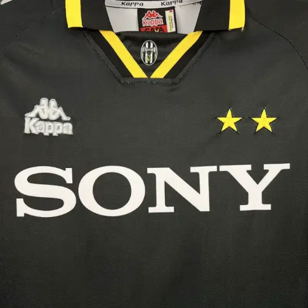 1996-1997 Juventus Second retro kit - Image 6