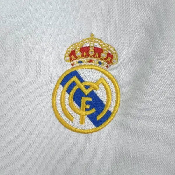 2002-2003 Real Madrid Jersey retro kit - Image 4
