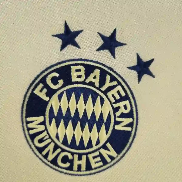 2004-2005 Bayern Munich Jersey retro kit - Image 4