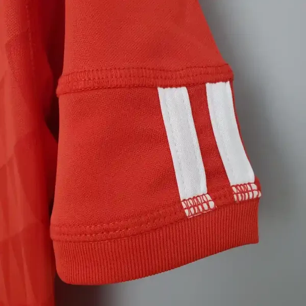 2010-2011 Liverpool Jersey retro kit - Image 5