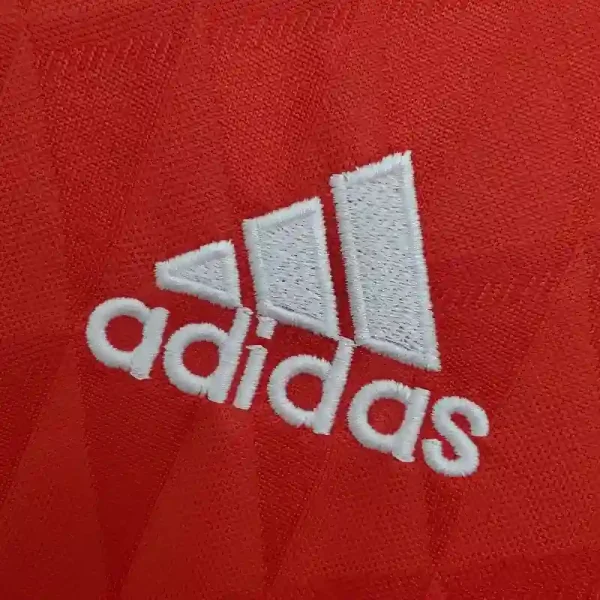 2010-2011 Liverpool Jersey retro kit - Image 3