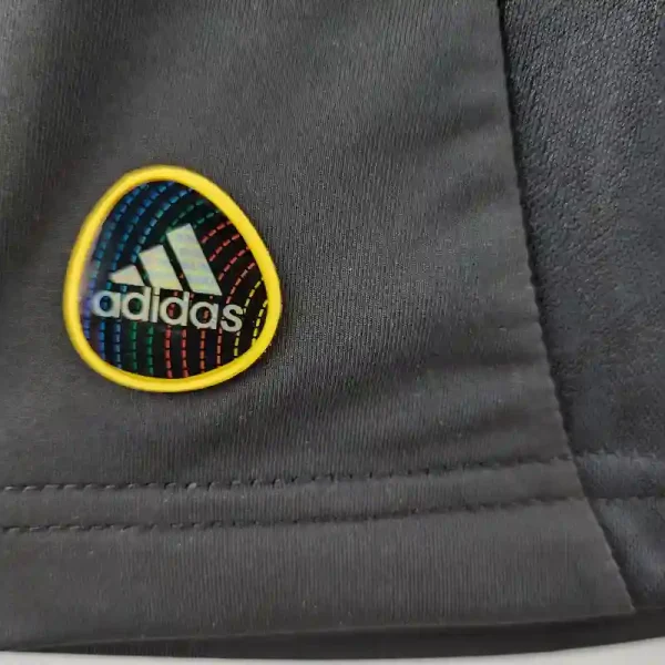 2010-2011 Liverpool Third retro kit - Image 6
