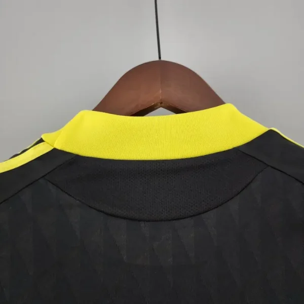 2010-2011 Liverpool Third retro kit - Image 11