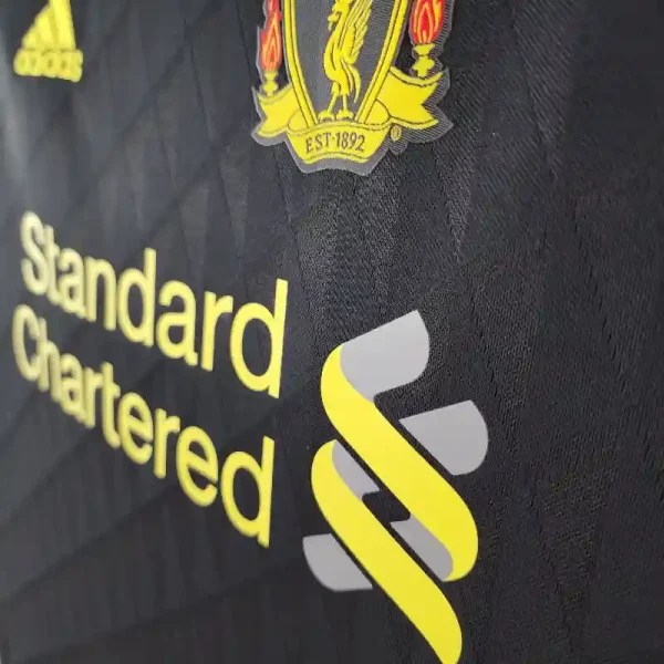 2010-2011 Liverpool Third retro kit - Image 7