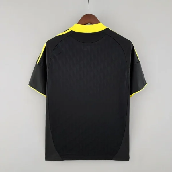 2010-2011 Liverpool Third retro kit - Image 2