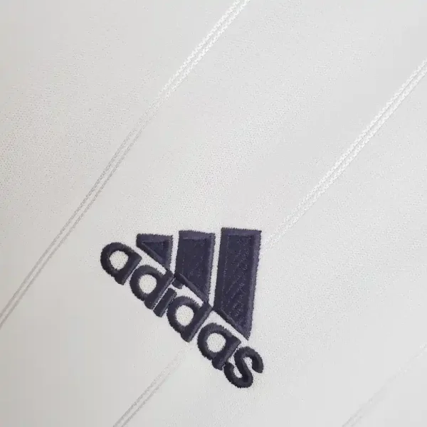 2012-2013 Real Madrid Jersey retro kit - Image 7