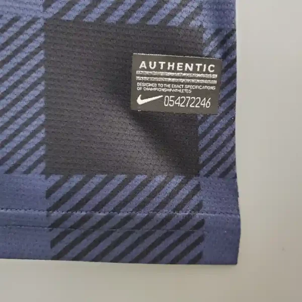 2013-2014 Manchester United Third retro kit - Image 3