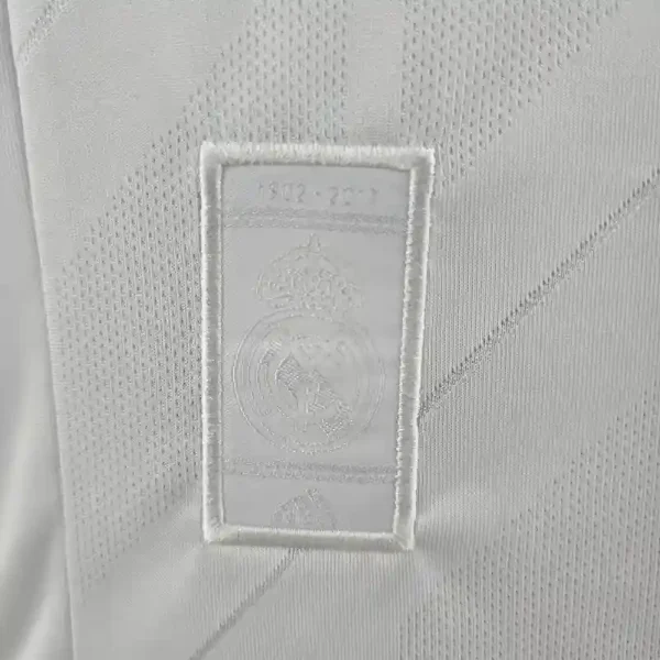 2017-2018 Real Madrid Jersey retro kit - Image 11