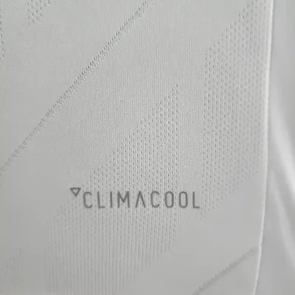 2017-2018 Real Madrid Jersey retro kit - Image 8