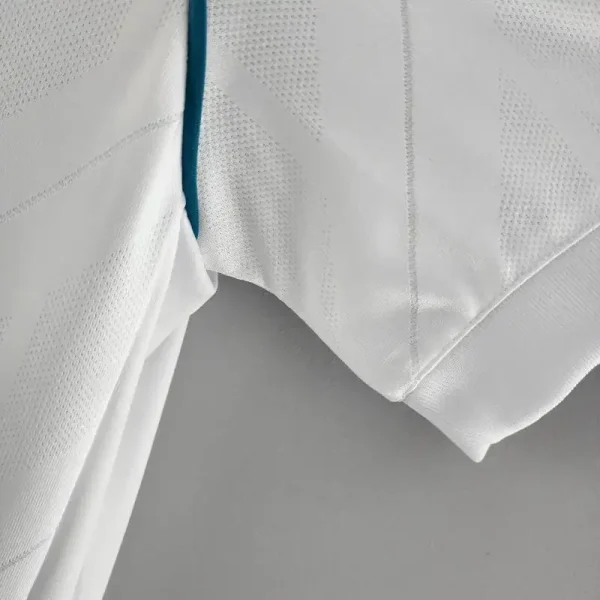2017-2018 Real Madrid Jersey retro kit - Image 6