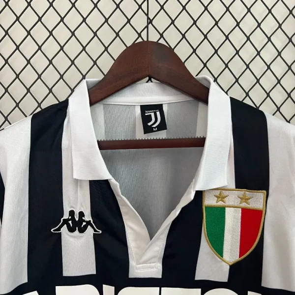 1984-1985 Juventus Jersey retro kit - Image 4