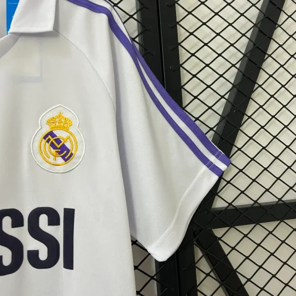 1984-1985 Real Madrid Jersey retro kit - Image 6