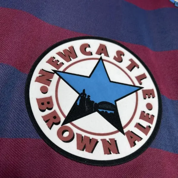 1995-1996 Newcastle United Jersey retro kit - Image 4