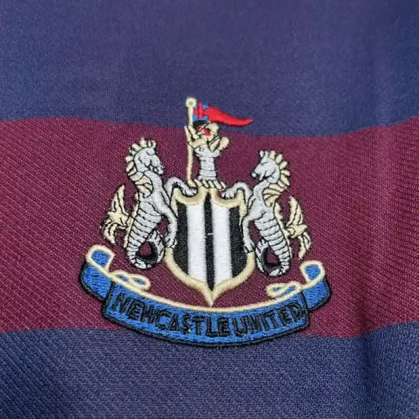 1995-1996 Newcastle United Jersey retro kit - Image 3