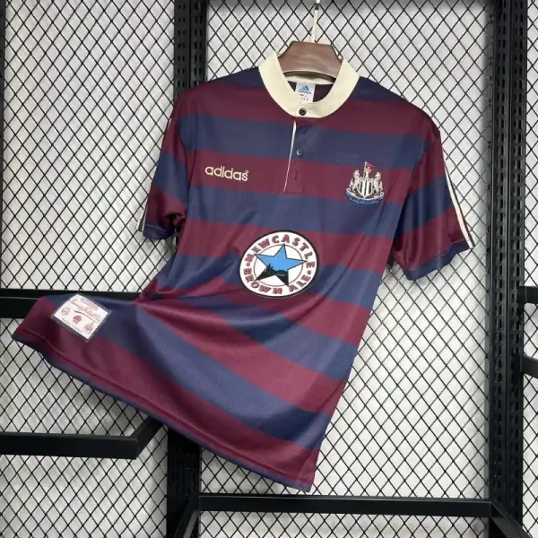 1995-1996 Newcastle United Jersey retro kit - Image 8
