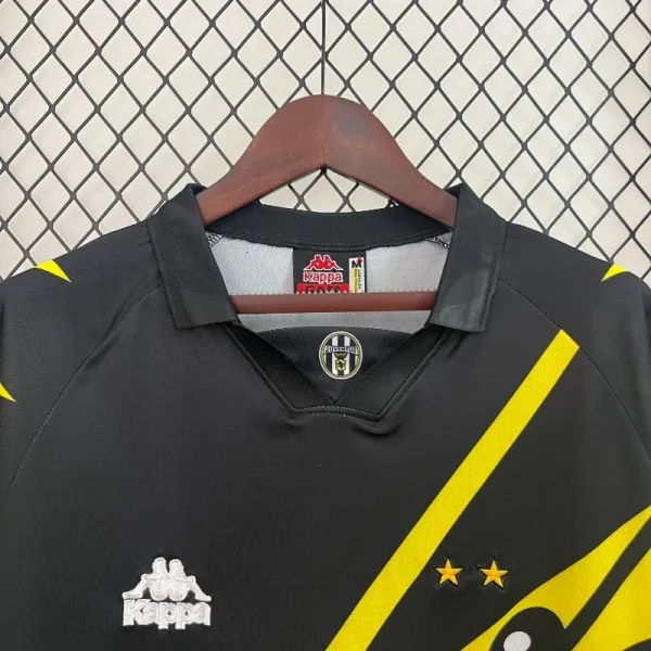 1996-1997 Juventus Third retro kit - Image 3