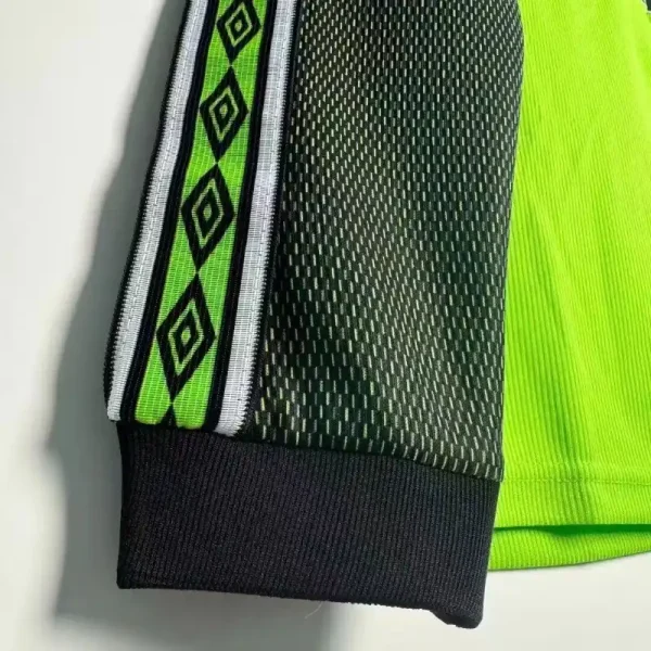 1998-1999 Manchester United Goalkeeper Long Sleeve Soccer retro kit - Image 6