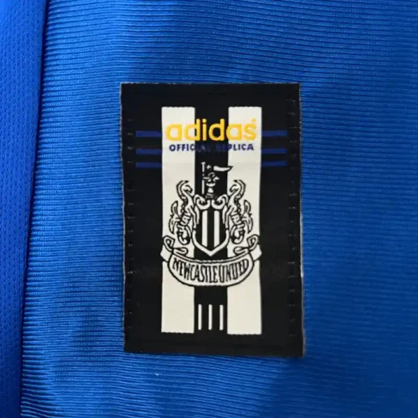 1998-1999 Newcastle United Jersey retro kit - Image 6