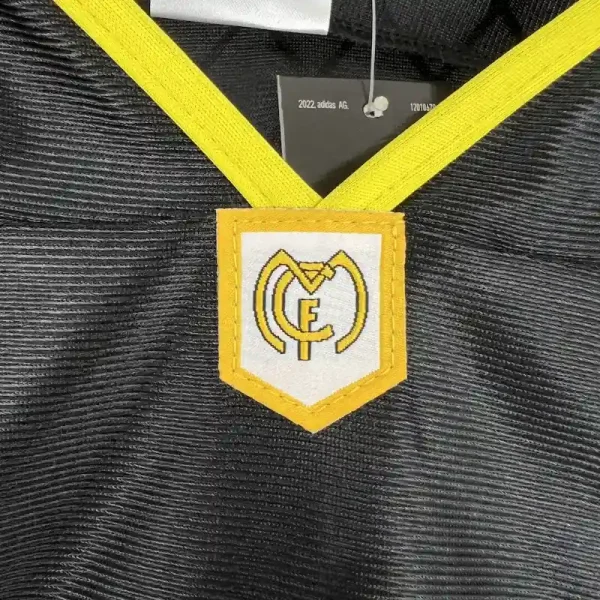 1998-1999 Real Madrid Long Sleeve Jersey retro kit - Image 5