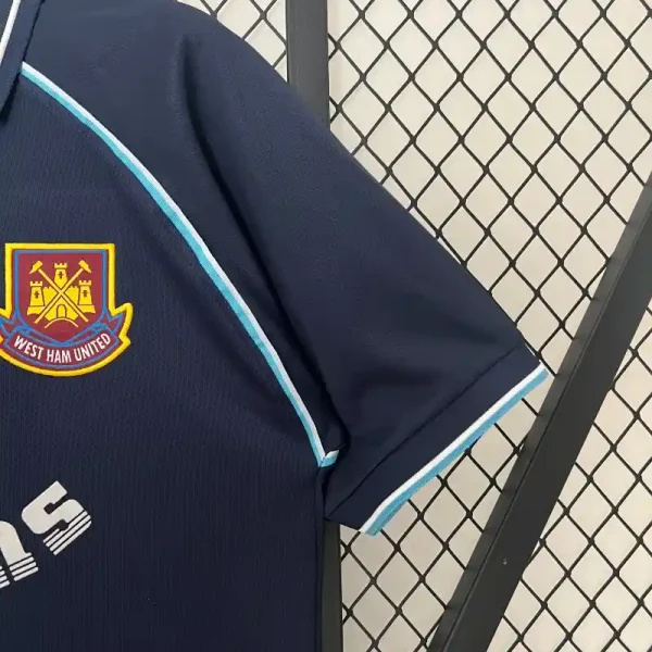 1999-2001 West Ham United Second retro kit - Image 5