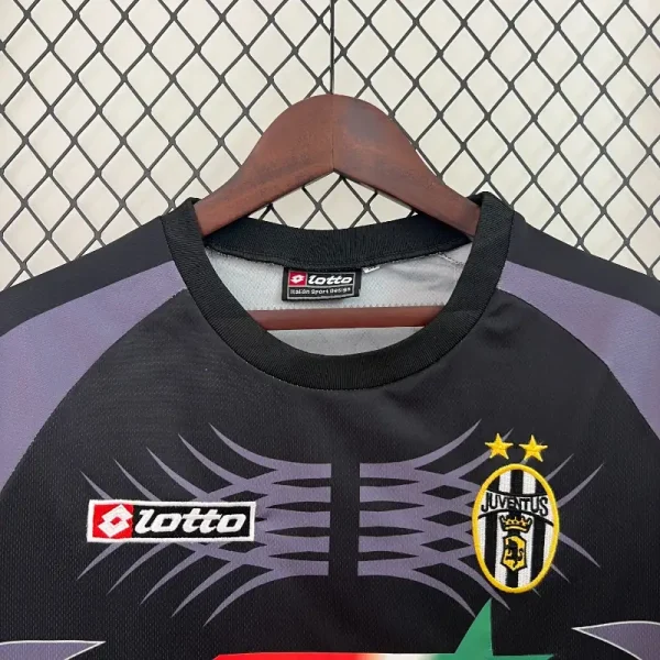 2001-2002 Juventus Goalkeeper Soccer retro kit - Image 4