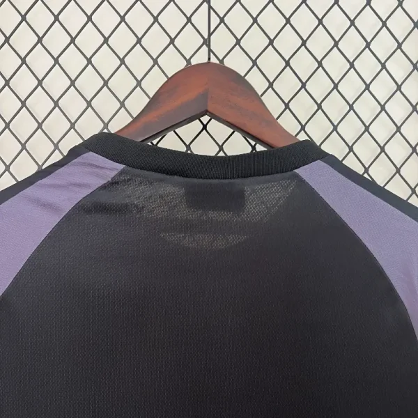 2001-2002 Juventus Goalkeeper Soccer retro kit - Image 7