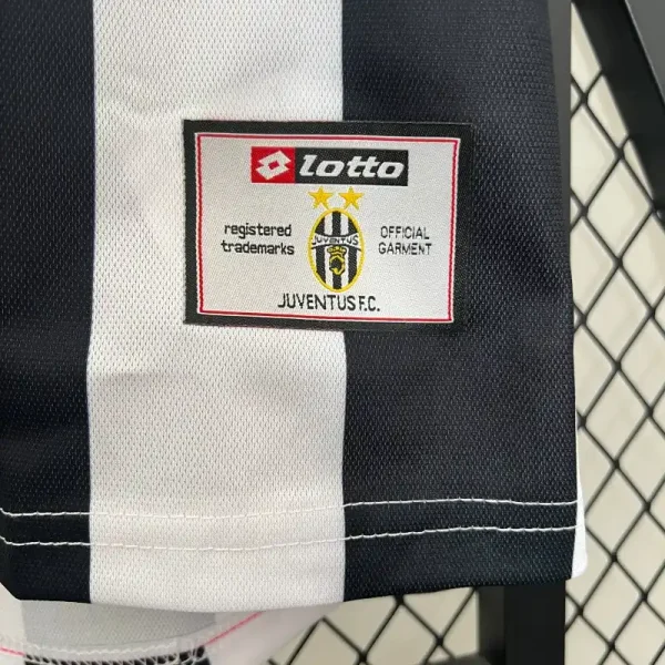 2001-2002 Juventus Jersey retro kit - Image 7