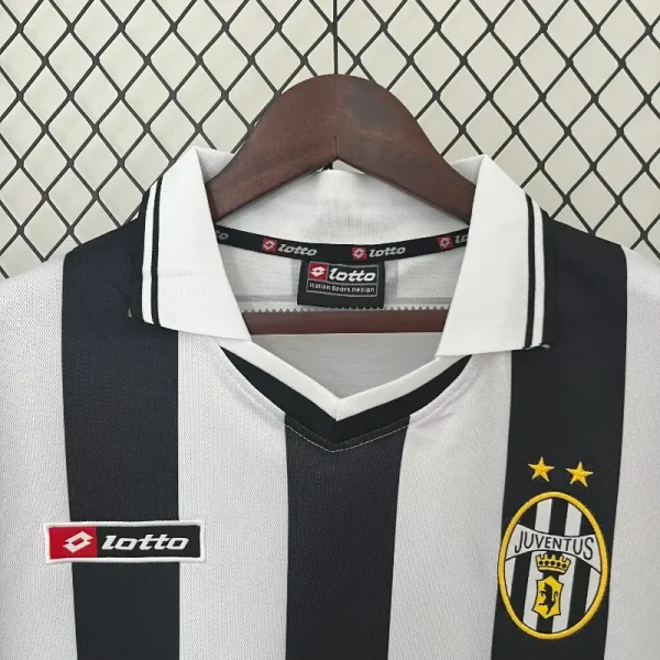 2001-2002 Juventus Jersey retro kit - Image 4