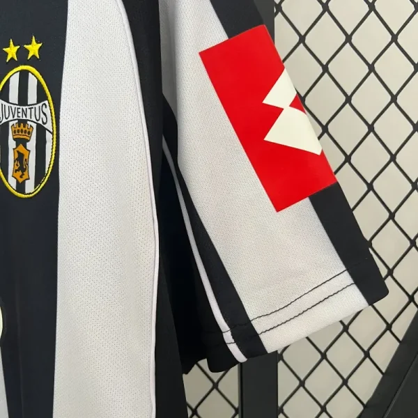 2002-2003 Juventus Jersey retro kit - Image 5