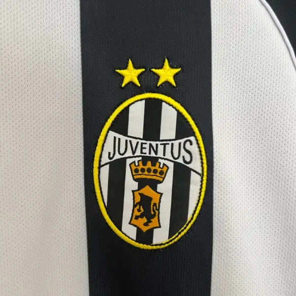 2002-2003 Juventus Jersey retro kit - Image 3