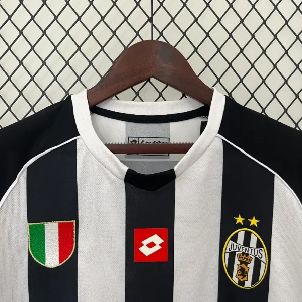 2002-2003 Juventus Jersey retro kit - Image 4