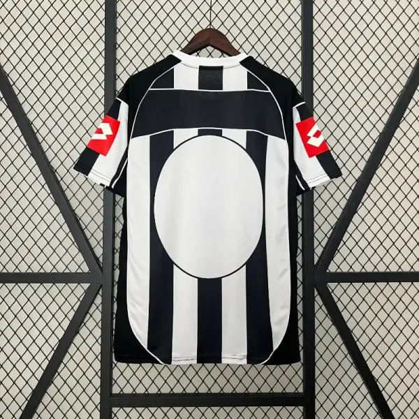 2002-2003 Juventus Jersey retro kit - Image 8