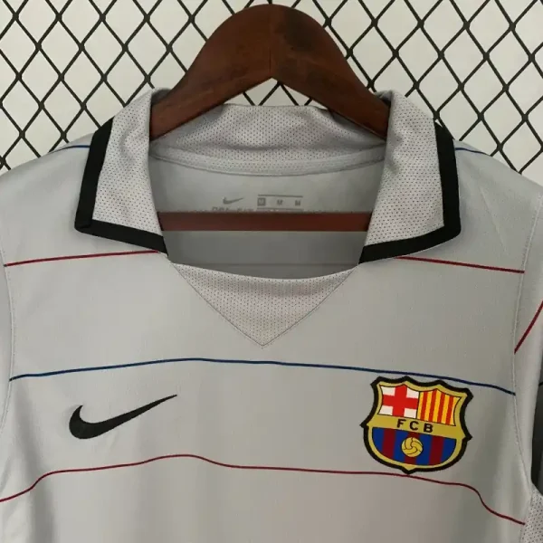 2003-2004 Barcelona Jersey retro kit - Image 4