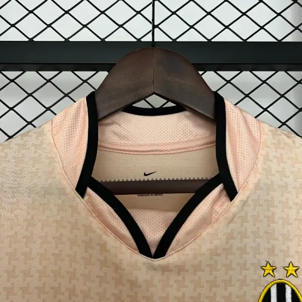 2003-2004 Juventus Second retro kit - Image 4