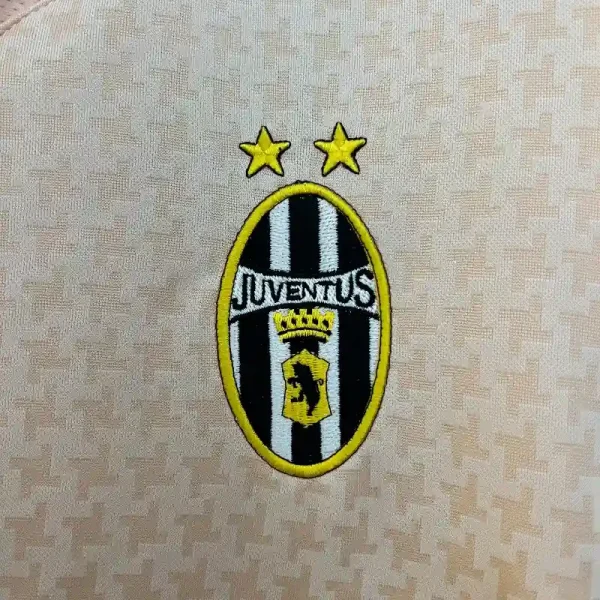 2003-2004 Juventus Second retro kit - Image 3